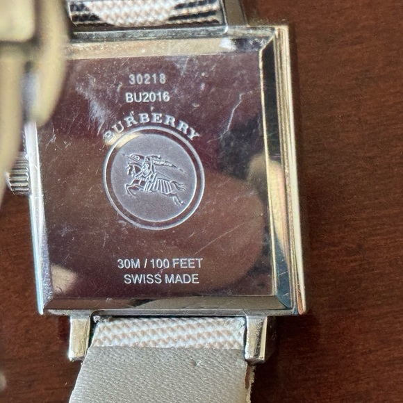 Authentic Burberry watch - Picture 3 of 13